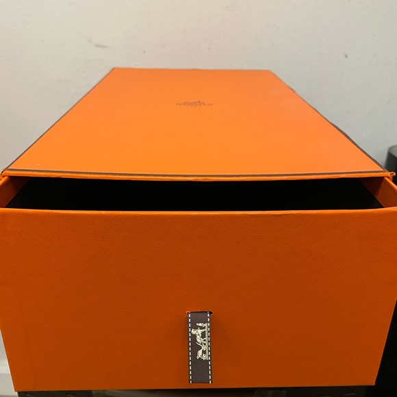 Hermes Sliding Pull-out Box - Picture 1 of 5